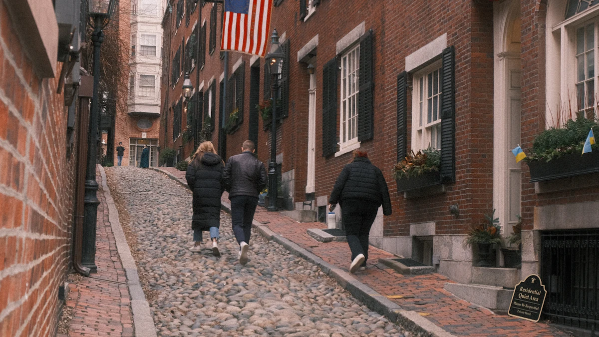 Acorn Street en Beacon Hill, Boston: adoquines, ladrillo y faroles de gas