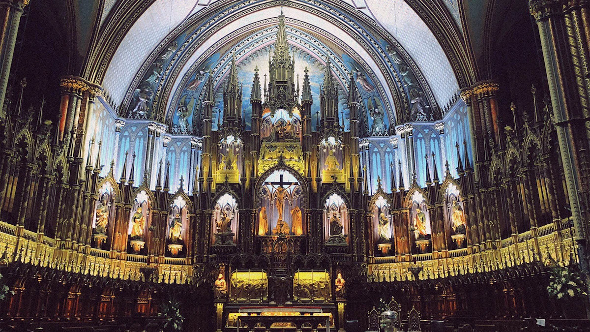 Interior azul y dorado de la basílica de Notre-Dame de Montreal